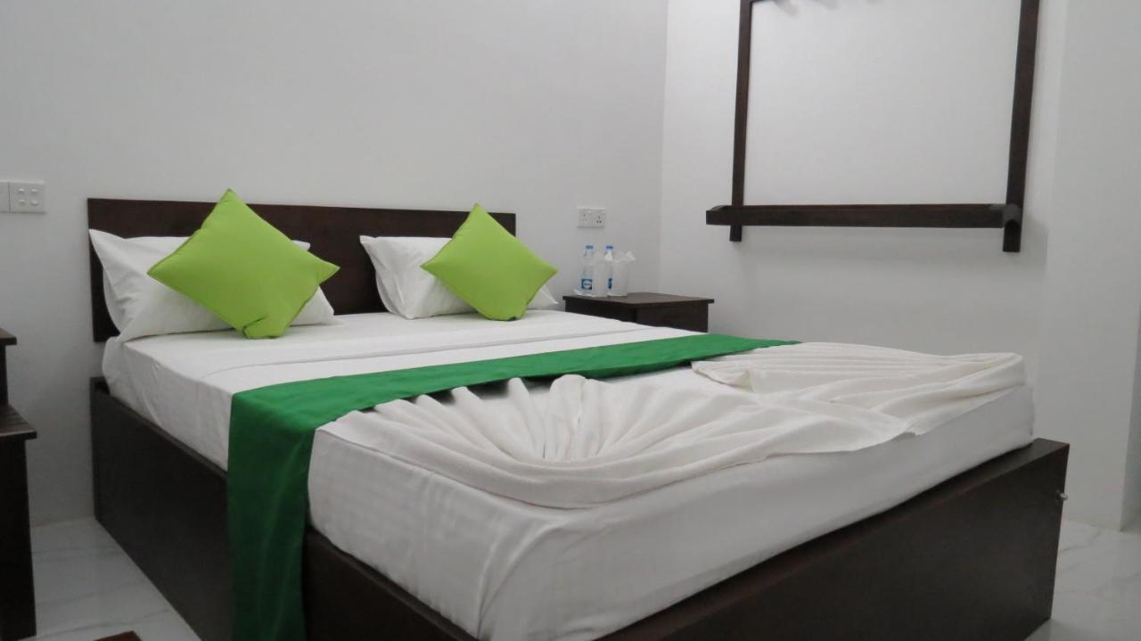 Senomaal Sigiri Resort Дамбула Екстериор снимка