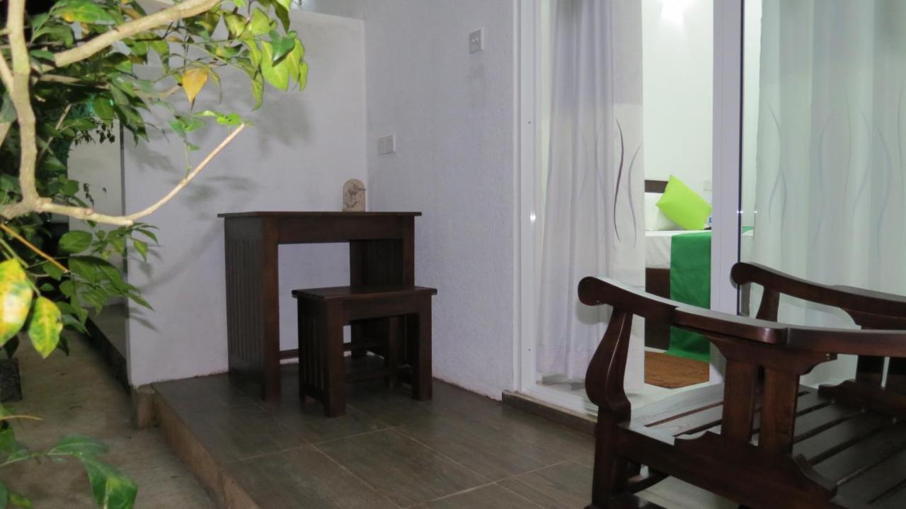 Senomaal Sigiri Resort Дамбула Екстериор снимка